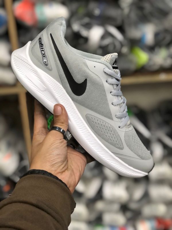 nike sports r-82